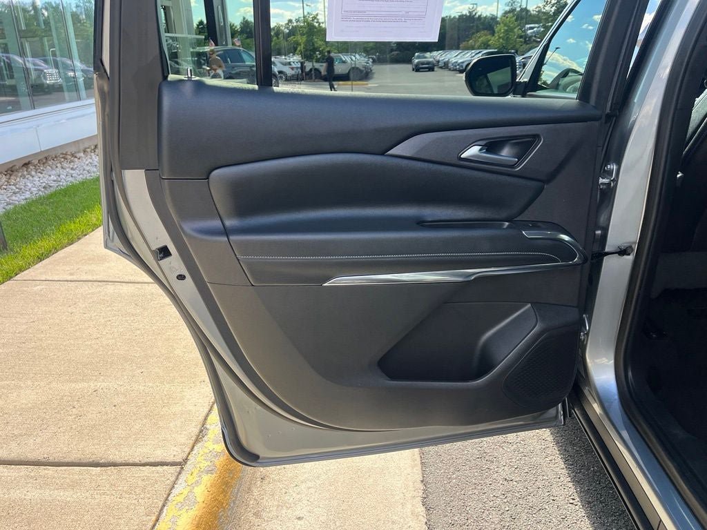 Used 2026 Chevrolet Traverse LT AWD/4WD image 18
