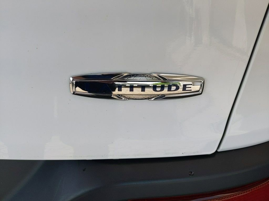 Used 2018 Jeep Cherokee Latitude Plus w/ Comfort/Convenience Group AWD/4WD image 9