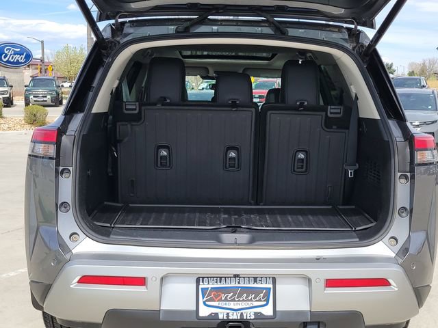 Used 2024 Nissan Pathfinder Platinum w/ Cargo Package AWD/4WD image 14