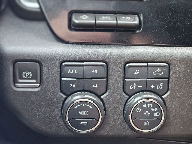 Used 2024 Chevrolet Silverado 1500 High Country w/ Technology Package image 20