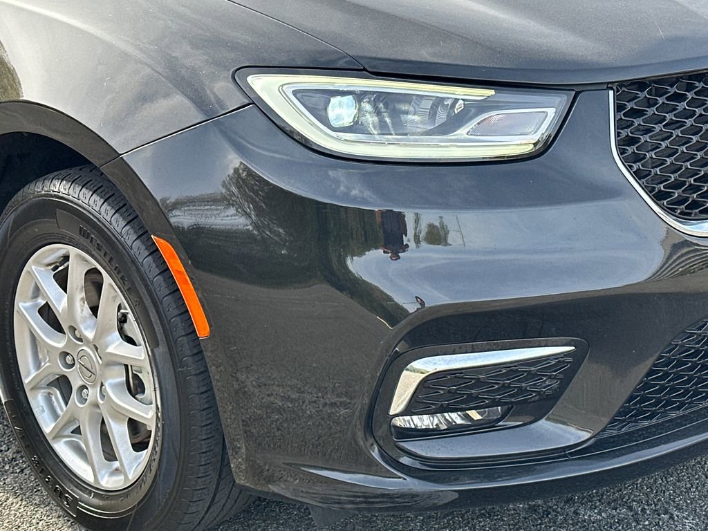 Used 2023 Chrysler Pacifica Touring-L image 10