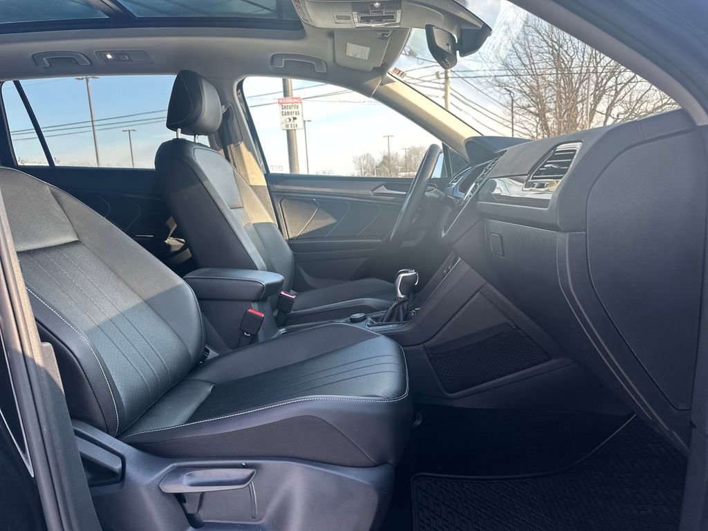 Certified 2022 Volkswagen Tiguan SE w/ Panoramic Sunroof Package image 16