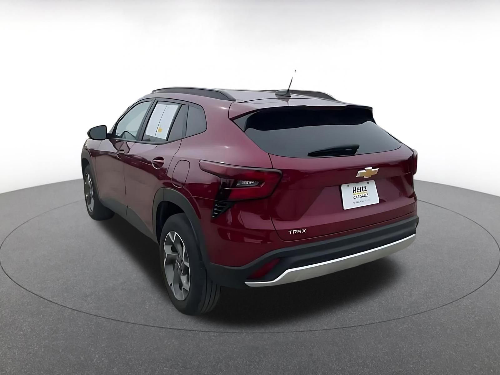 Used 2025 Chevrolet Trax LT w/ LT Convenience Package image 11