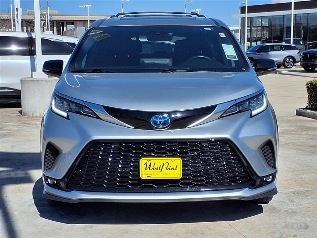 Used 2024 Toyota Sienna XSE w/ XSE Premium Package image 6