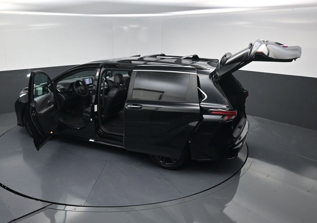 Used 2023 Toyota Sienna XSE image 23