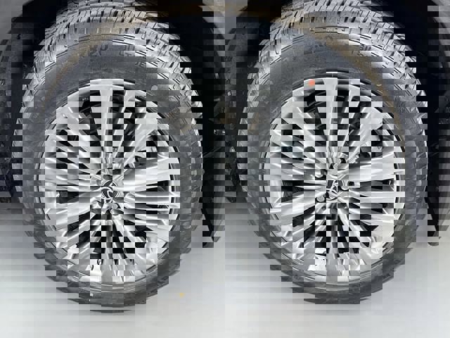 Used 2024 Toyota Highlander Platinum FWD image 32