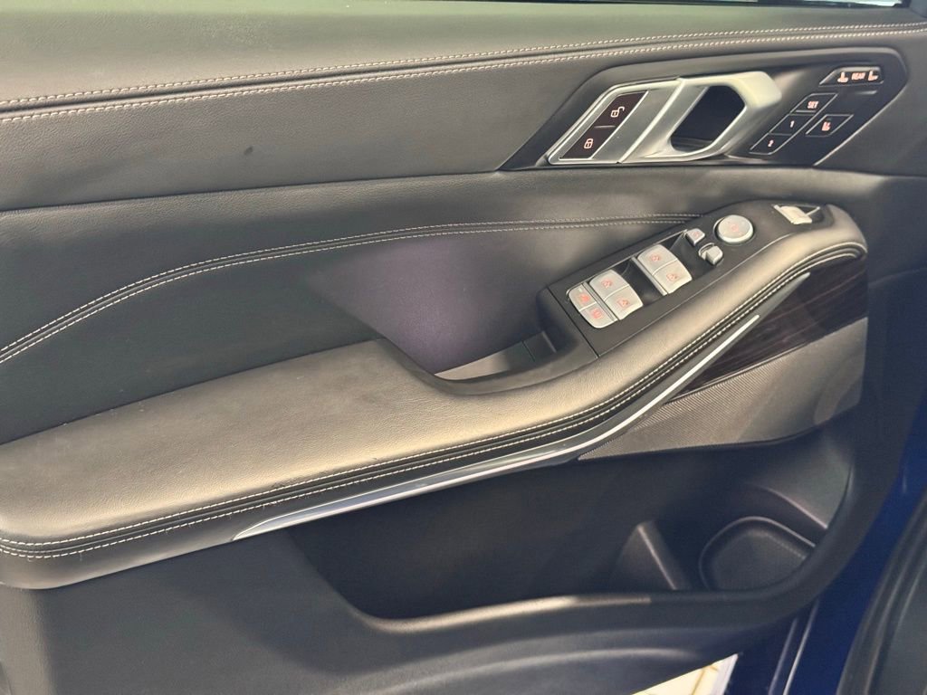 Used 2024 BMW X7 M60i image 18