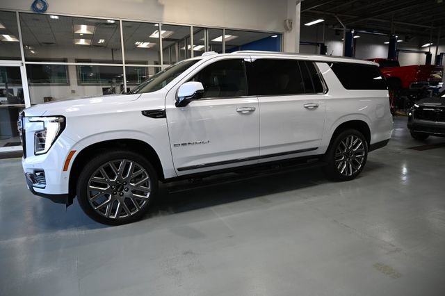 New 2026 GMC Yukon XL Denali Ultimate w/ LPO, Floor Liner Package AWD/4WD image 9