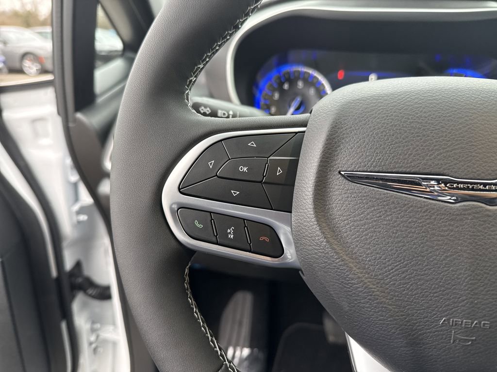 New 2026 Chrysler Pacifica Select image 18