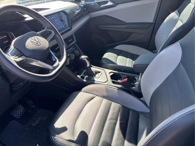 Used 2022 Volkswagen Taos SEL w/ Panoramic Sunroof Package image 5