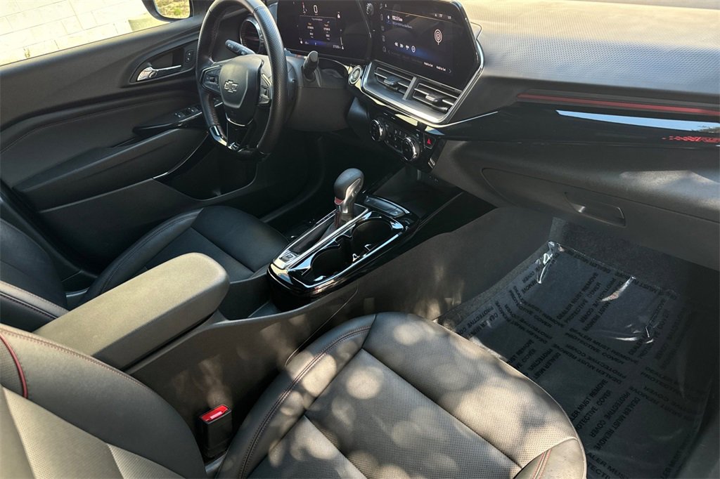 Used 2024 Chevrolet Trax RS w/ Sunroof Package image 15