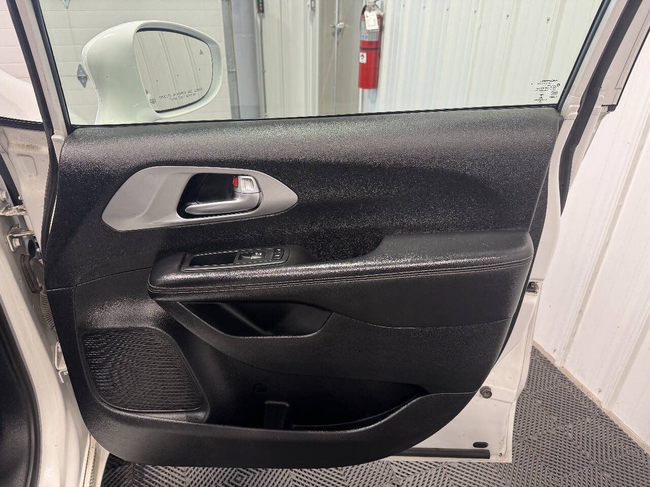 Used 2018 Chrysler Pacifica Touring Plus w/ S Appearance Package FWD image 14