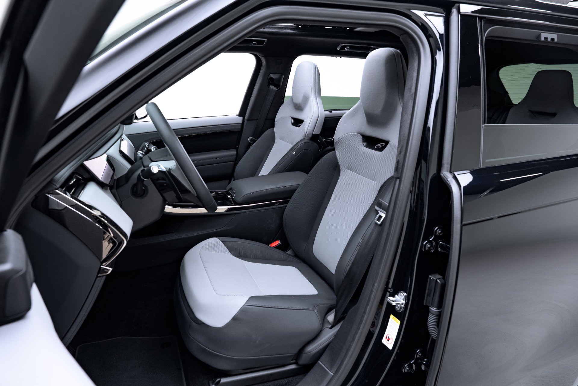 Used 2025 Land Rover Range Rover Sport SV Edition Two image 15