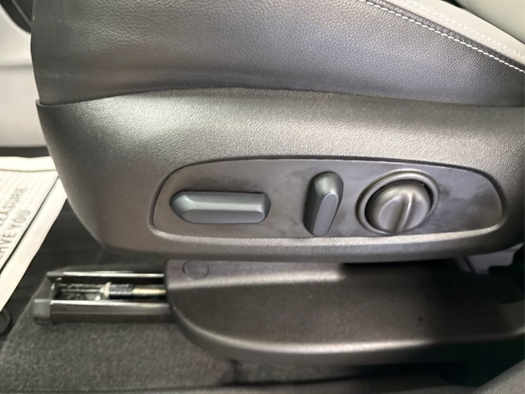 Used 2024 GMC Terrain SLT image 39