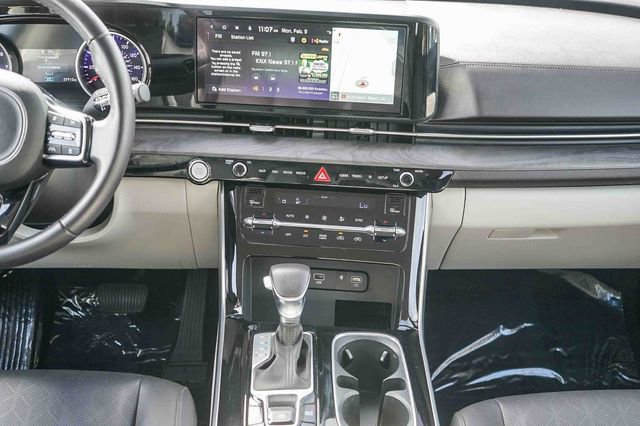 Used 2024 Kia Carnival EX image 14