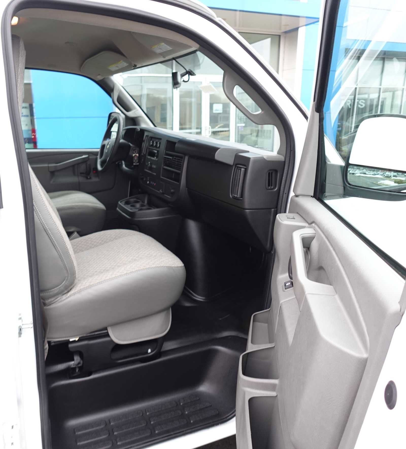 Used 2025 Chevrolet Express 3500 w/ Driver Convenience Package image 27