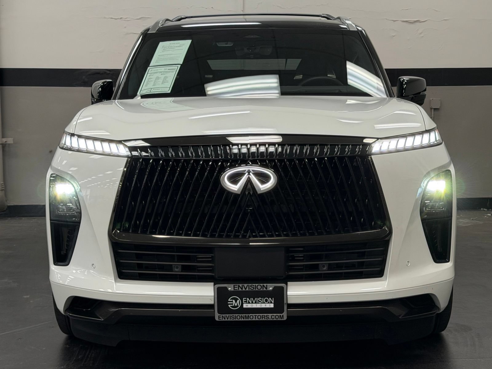 Used 2025 INFINITI QX80 Autograph w/ Autograph Exterior Package AWD/4WD image 4