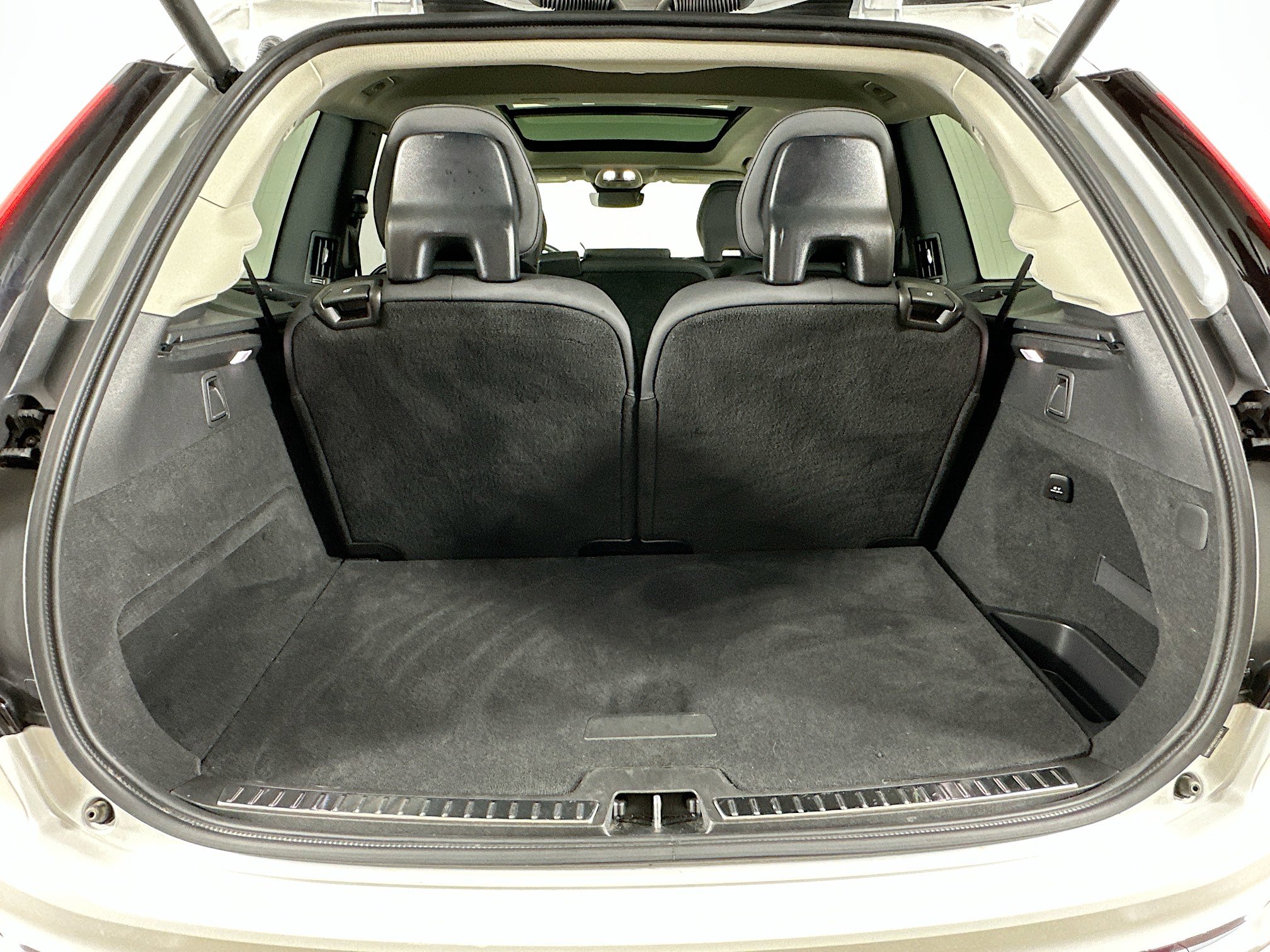 Used 2025 Volvo XC90 B5 Plus image 31