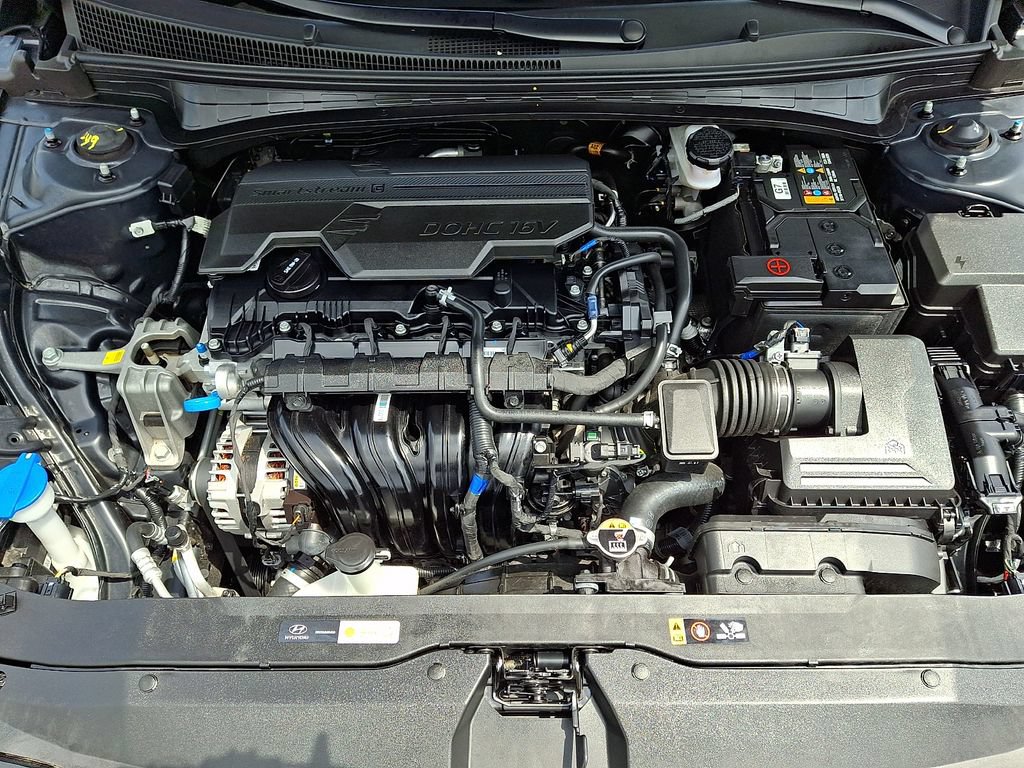 Certified 2025 Hyundai Elantra SE w/ Cargo Package FWD image 27