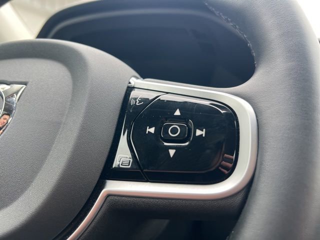 Certified 2025 Volvo XC60 B5 Plus image 32