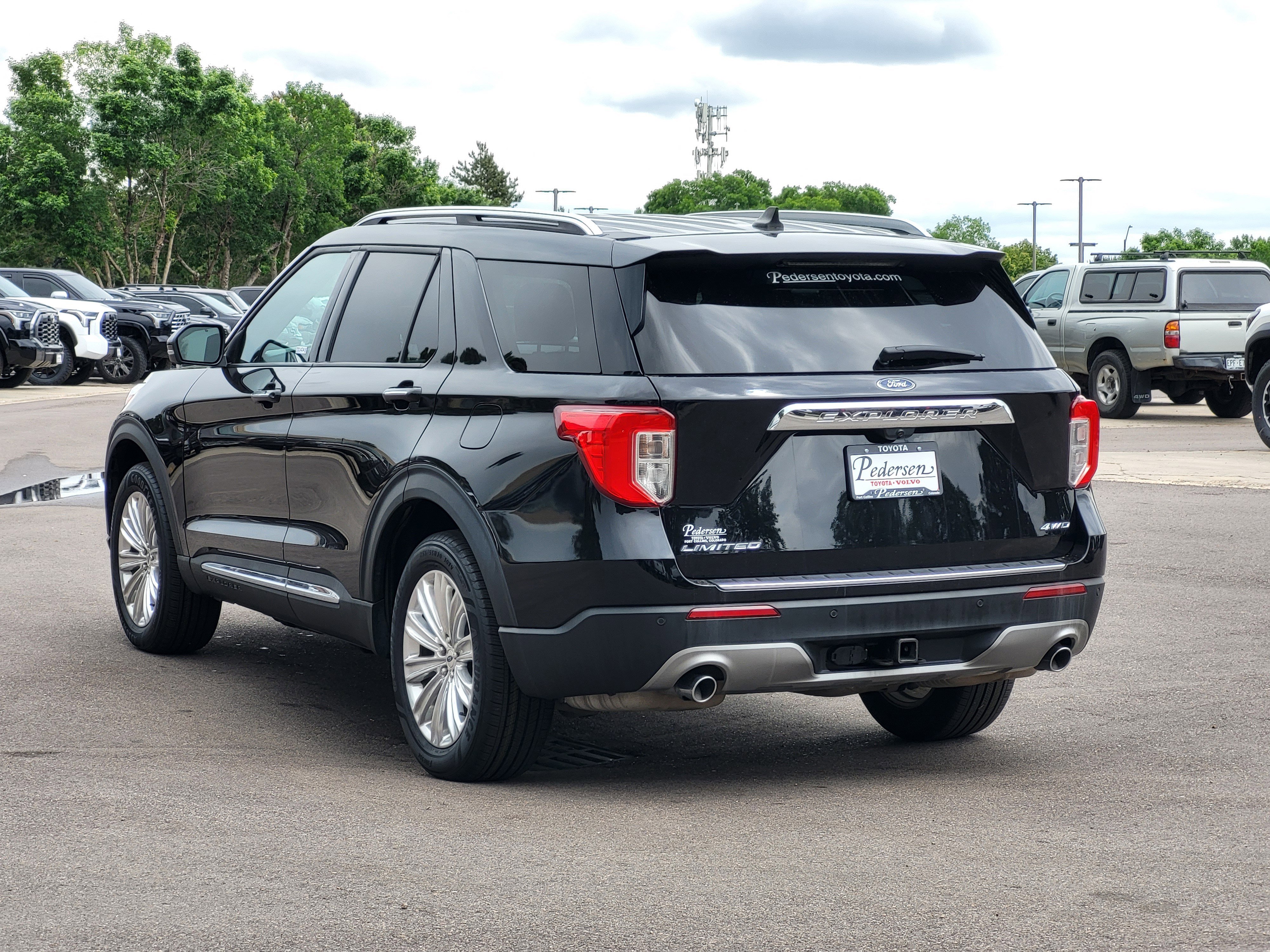 Used 2022 Ford Explorer Limited w/ Equipment Group 301A AWD/4WD image 3