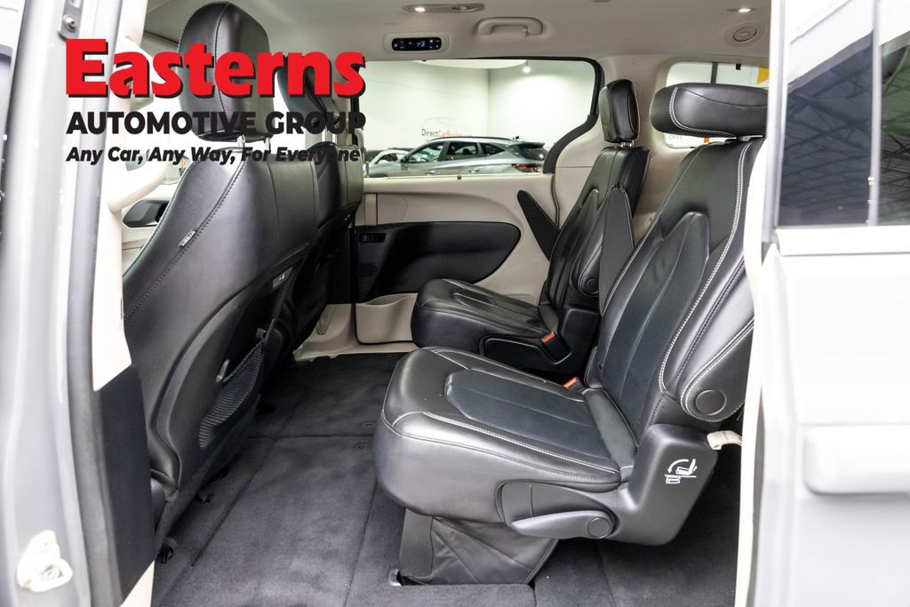 Used 2022 Chrysler Pacifica Touring-L image 23
