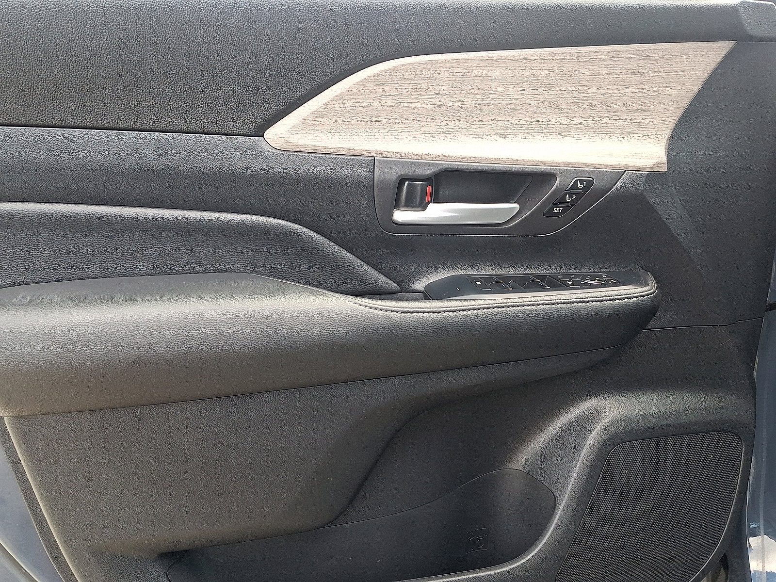 Used 2024 Toyota Grand Highlander AWD image 12