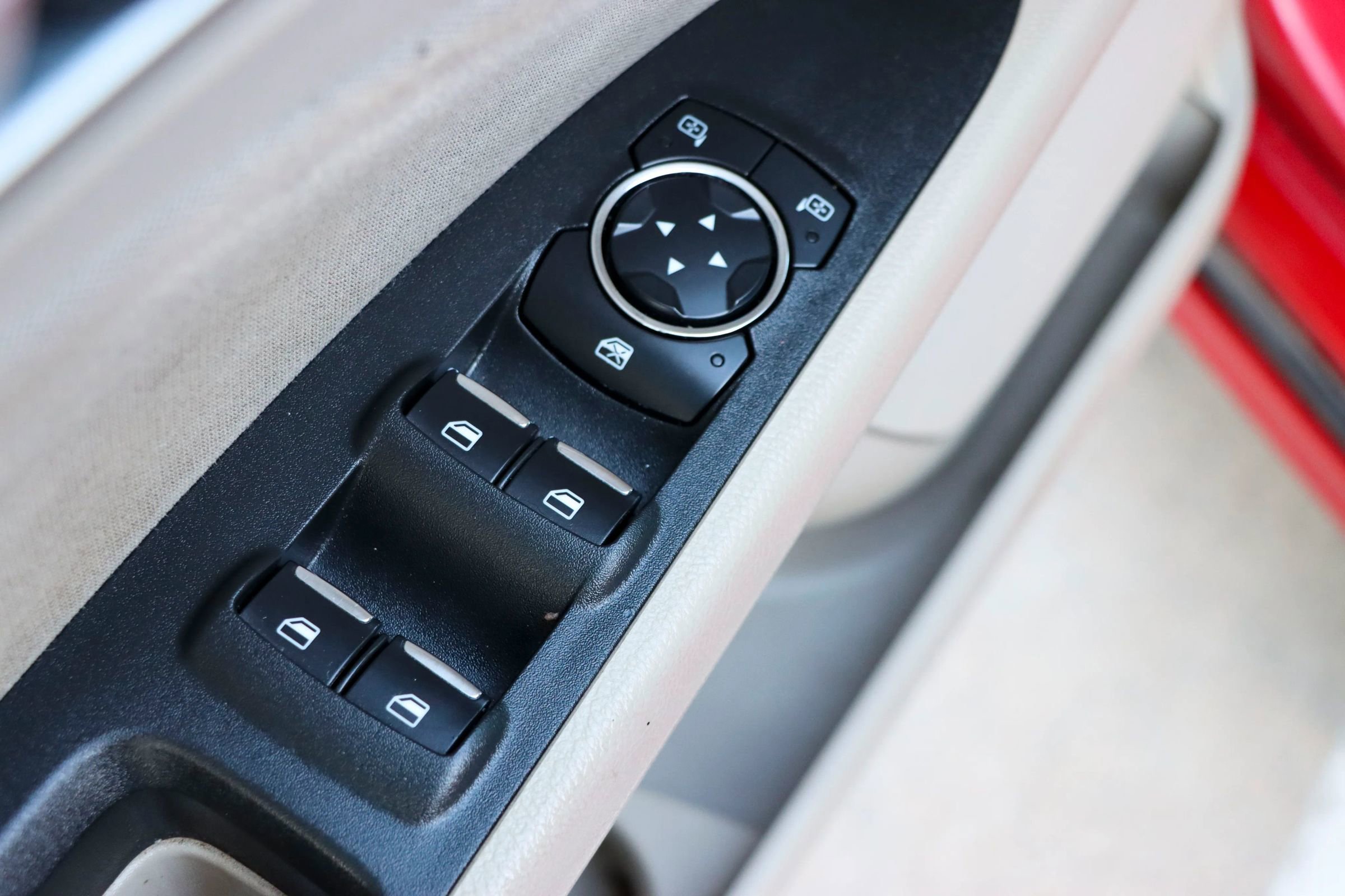 Used 2020 Ford Fusion SE FWD image 13