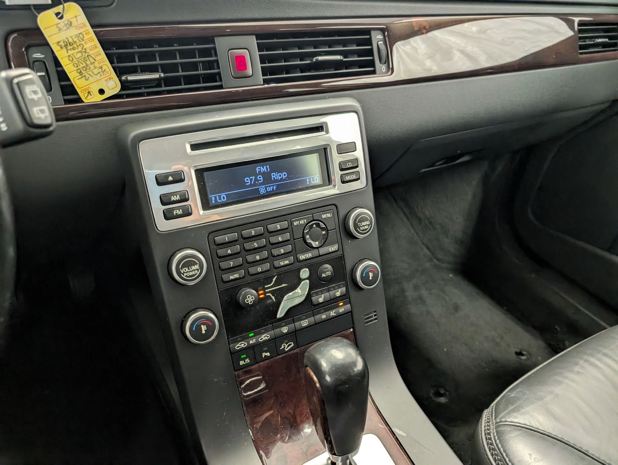 Used 2008 Volvo XC70 3.2 image 19