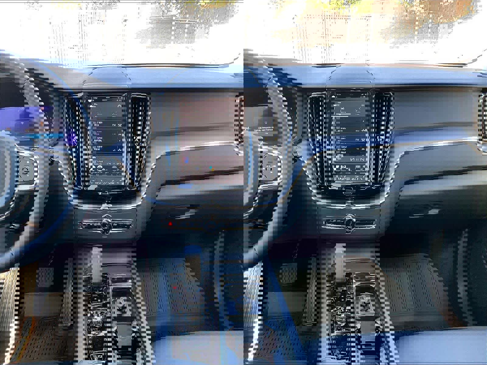 New 2025 Volvo XC60 B5 Core w/ Protection Package Premier image 9