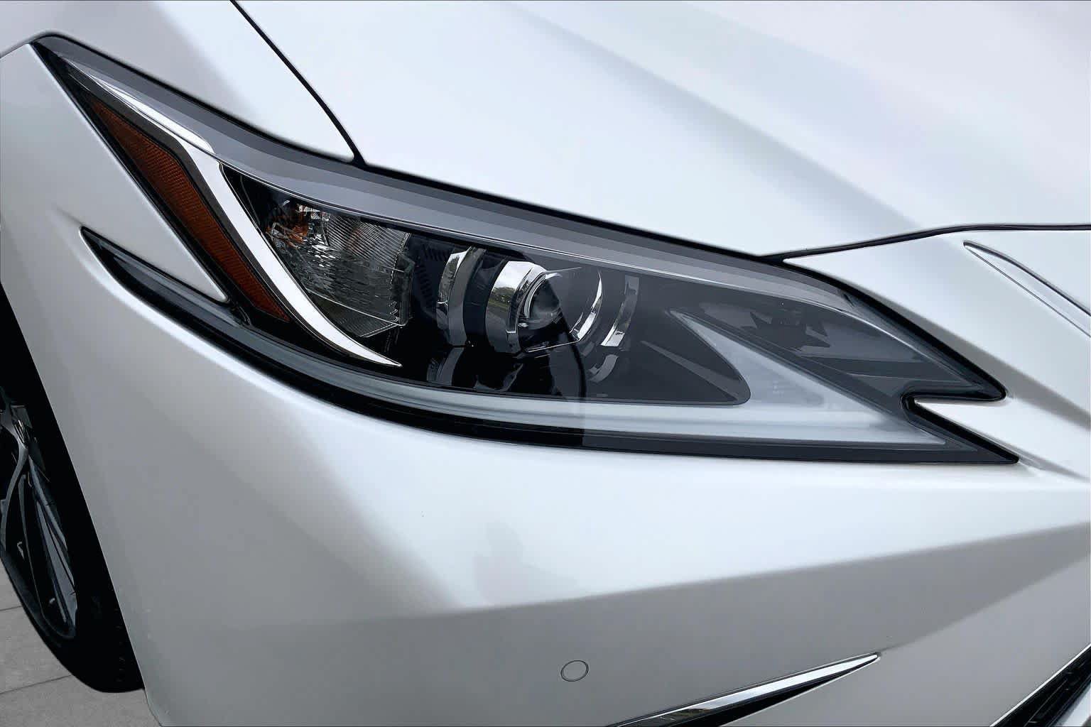 Used 2023 Lexus ES 300h w/ Premium Package FWD image 28