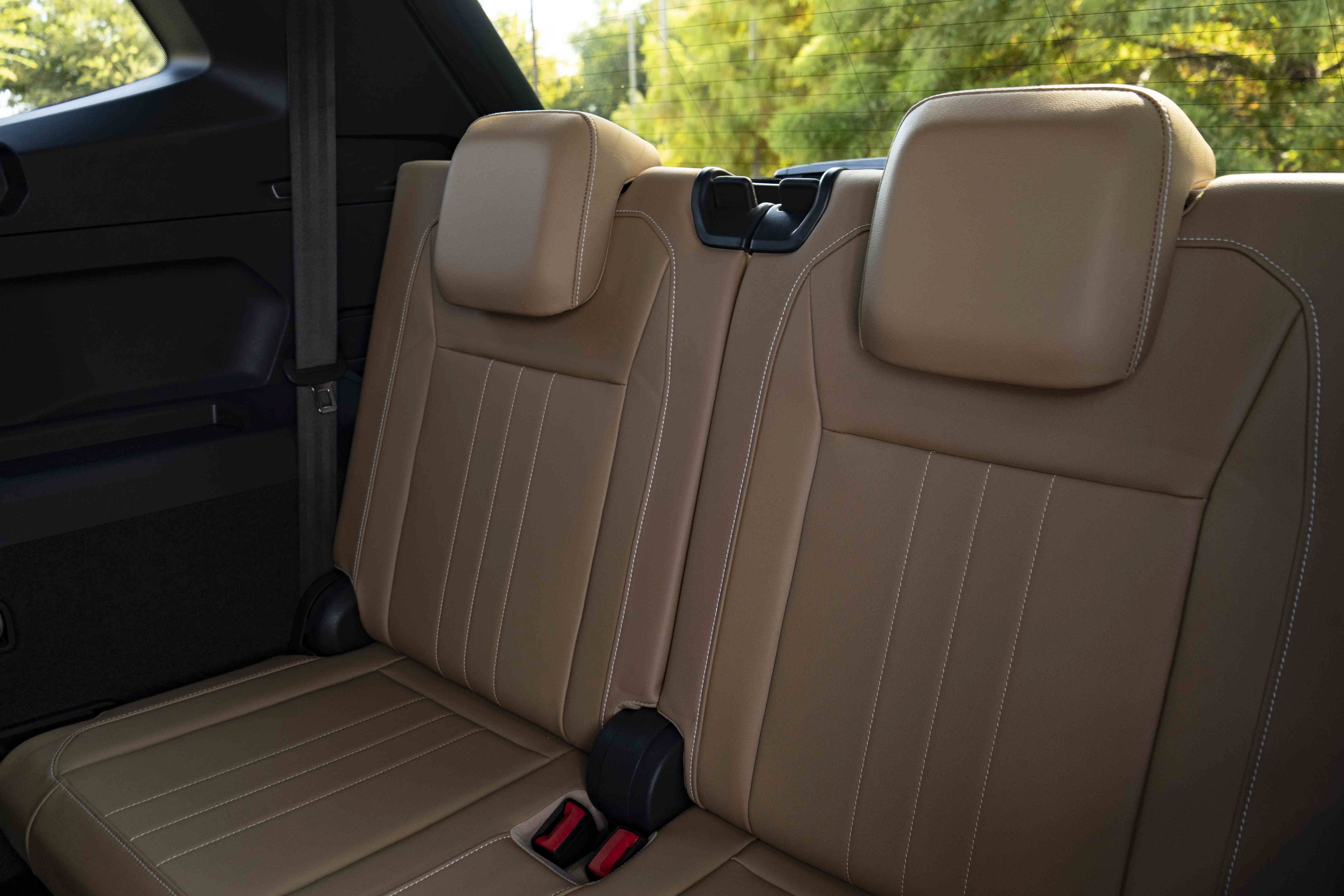Certified 2022 Volkswagen Tiguan SE R-Line FWD image 18