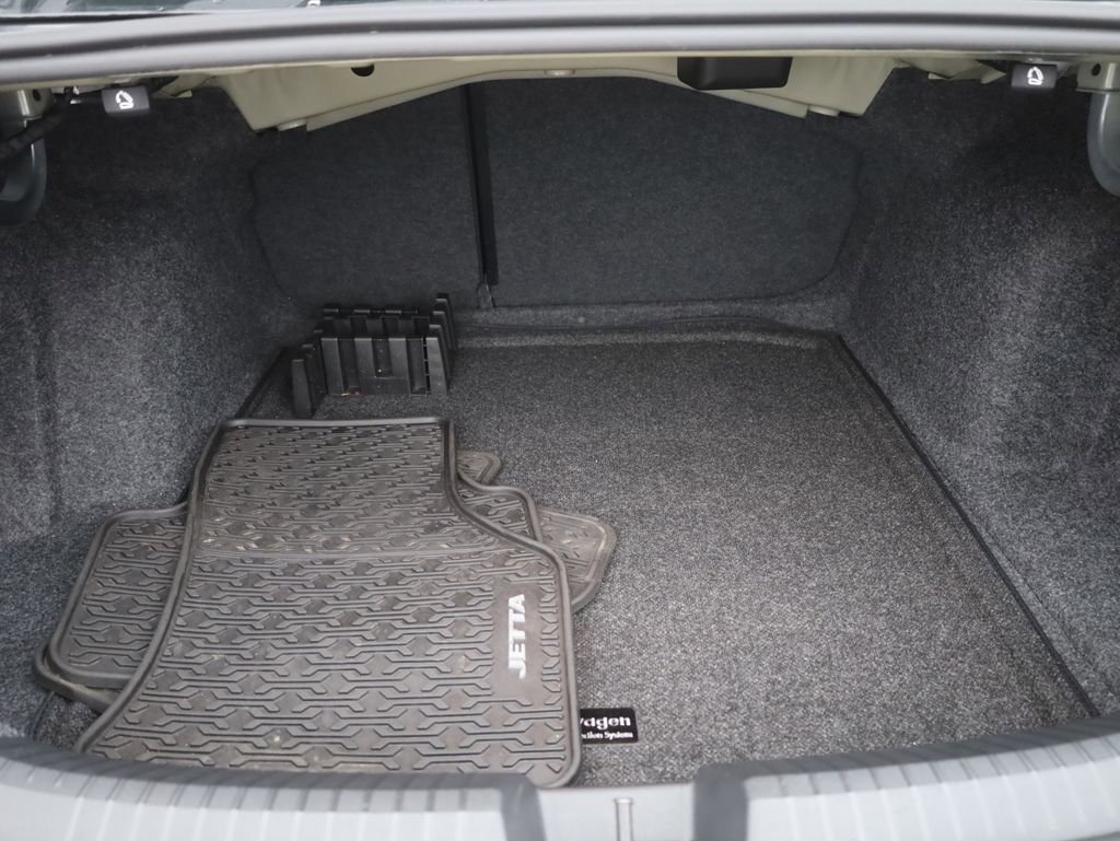 Used 2025 Volkswagen Jetta SE w/ Sunroof Package image 20