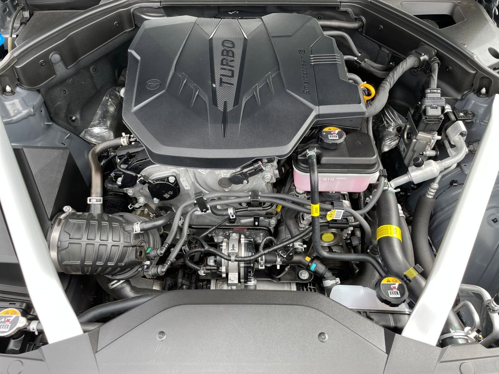 Used 2025 Genesis G70 2.5T image 35