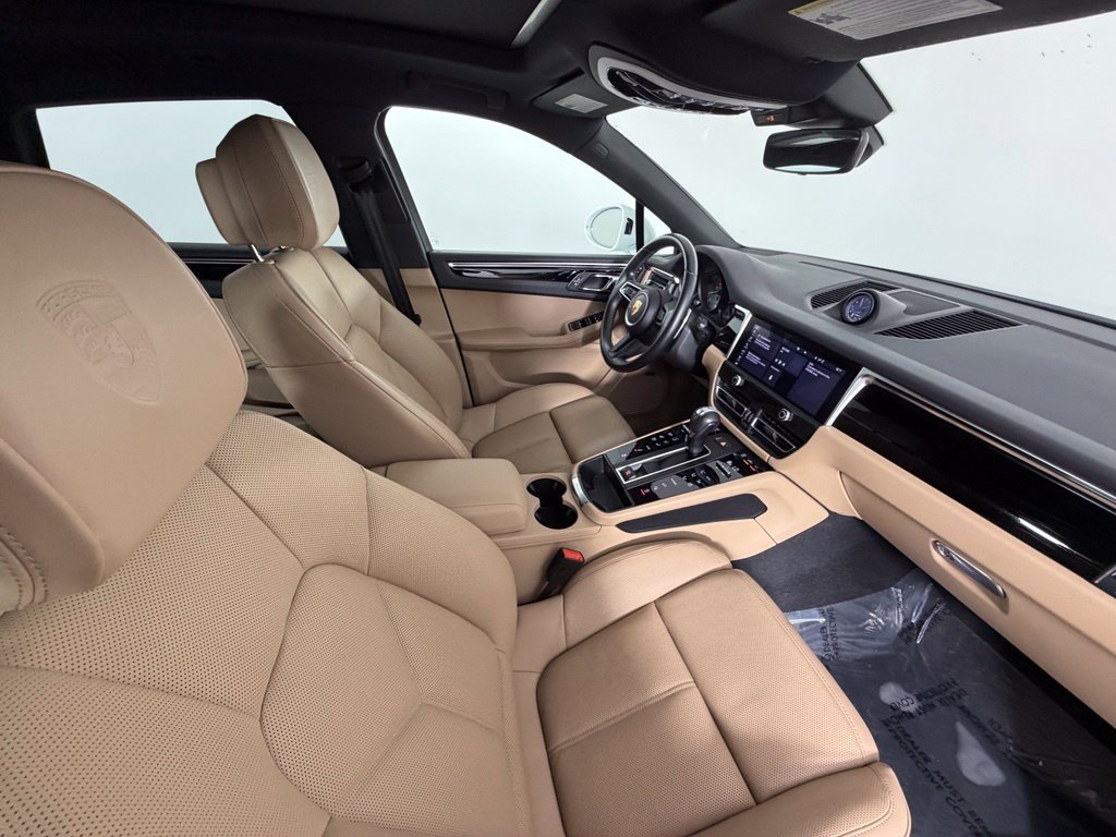 Certified 2024 Porsche Macan S AWD/4WD image 45