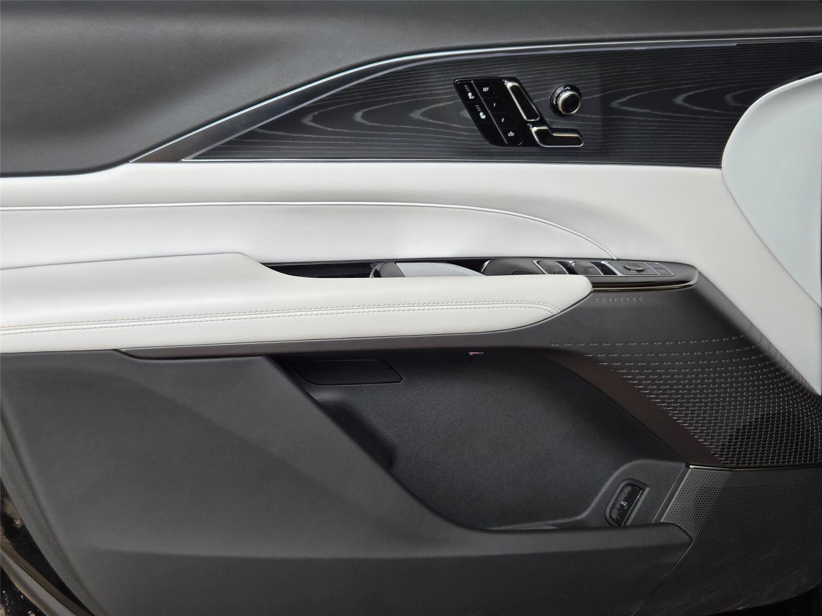 New 2026 Cadillac Lyriq Premium Luxury AWD/4WD image 24