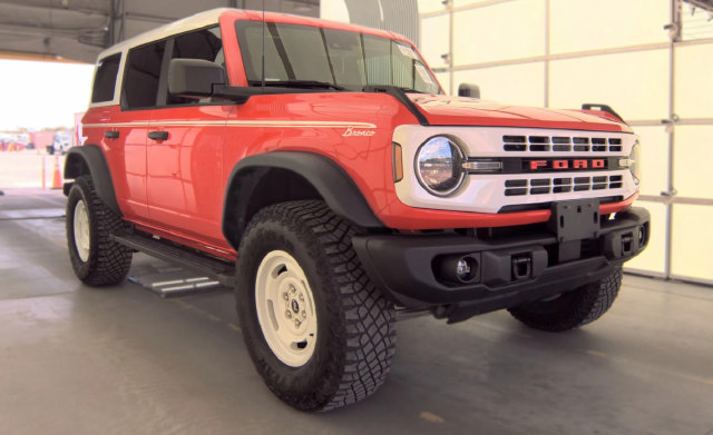 Used 2023 Ford Bronco Heritage Edition AWD/4WD image 4