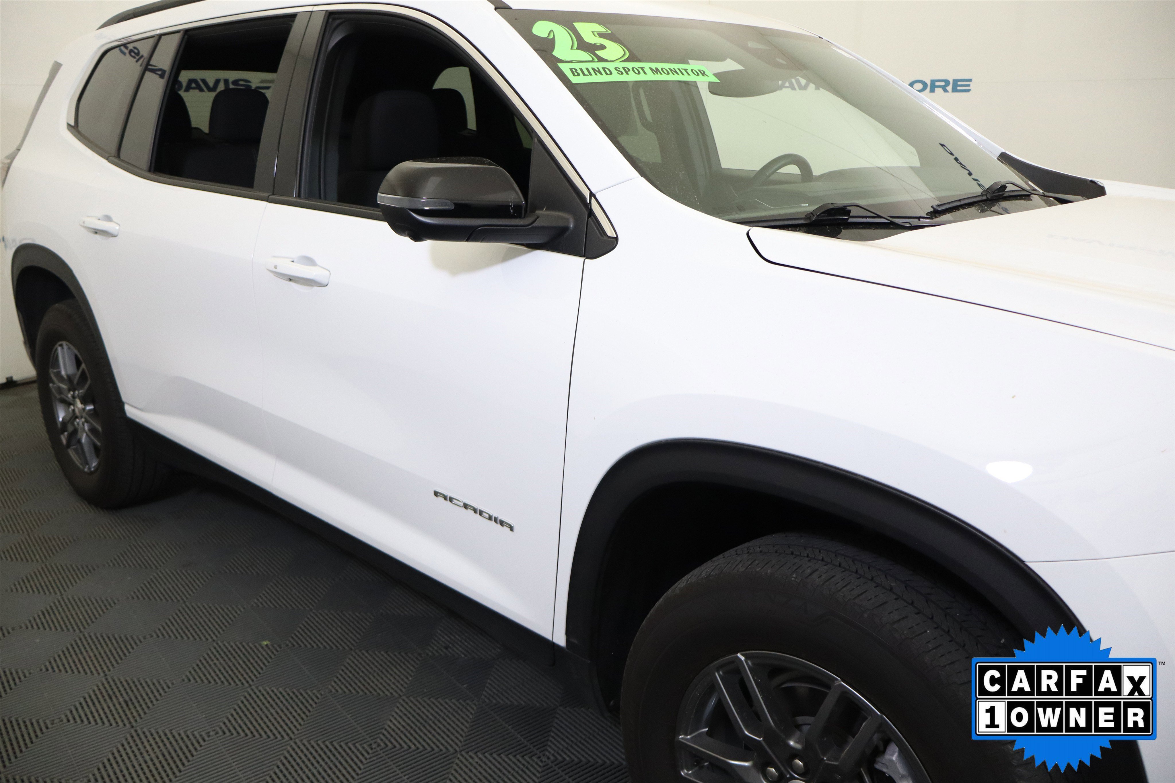 Used 2025 GMC Acadia Elevation AWD/4WD image 4