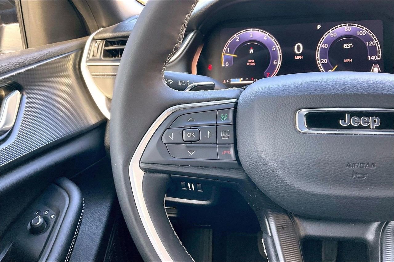 Certified 2025 Jeep Grand Cherokee L Altitude AWD/4WD image 31