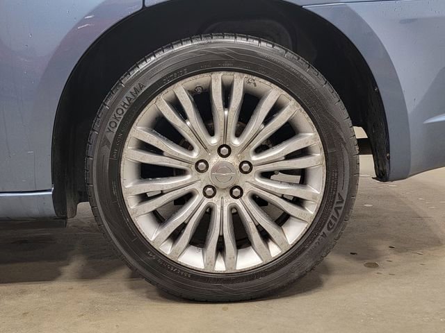 Used 2011 Chrysler 200 Limited image 10