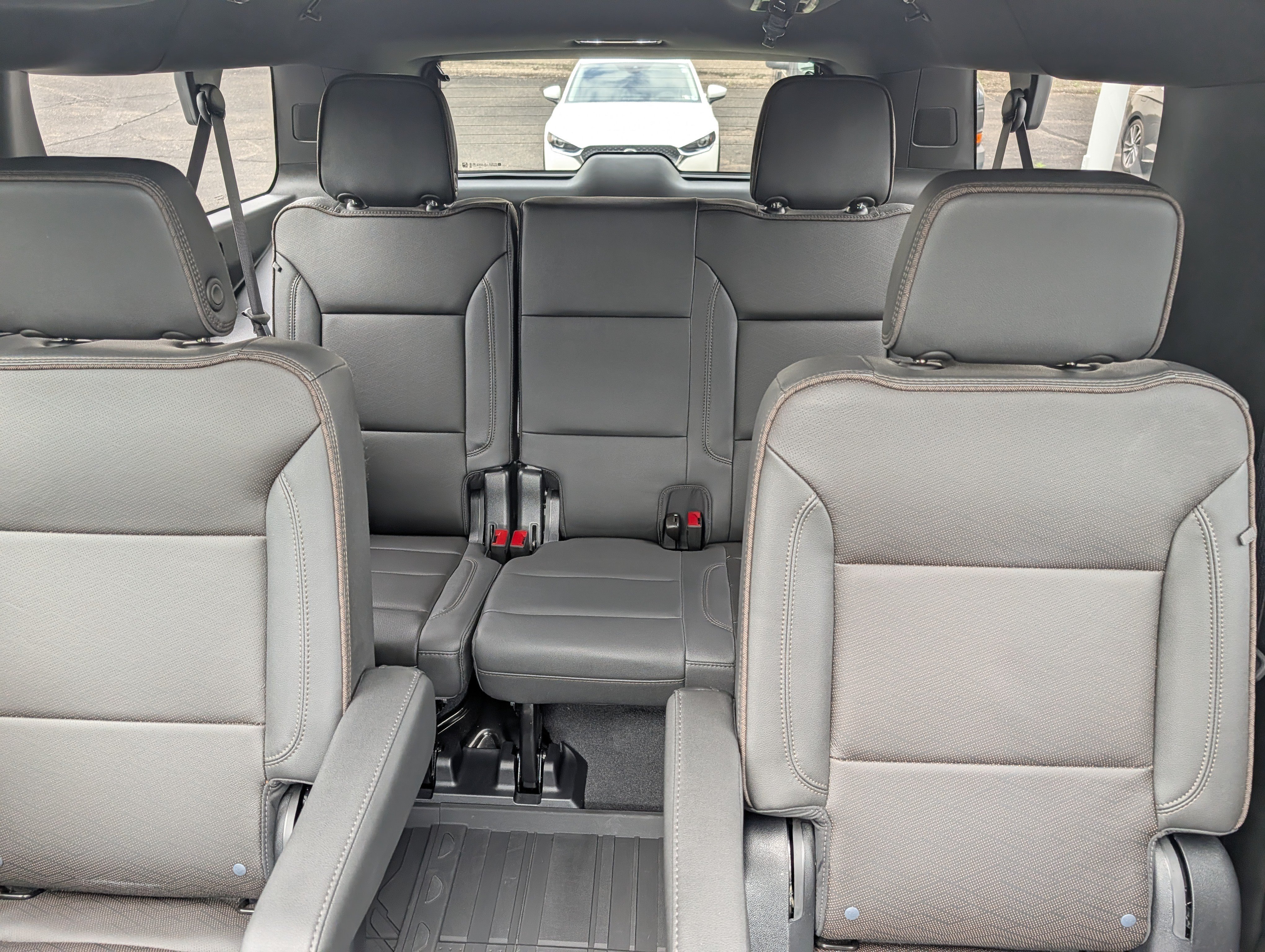 Used 2023 Chevrolet Suburban High Country w/ LPO, Illumination Package AWD/4WD image 13