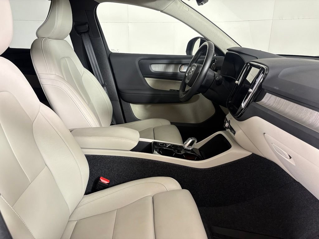 Used 2026 Volvo XC40 B5 Plus AWD/4WD image 14
