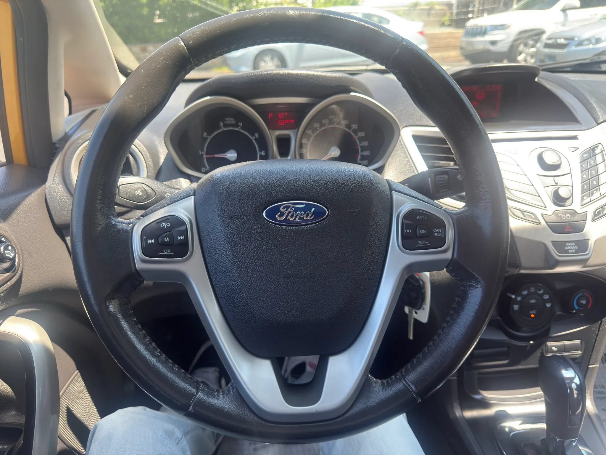 Used 2011 Ford Fiesta SES FWD image 25