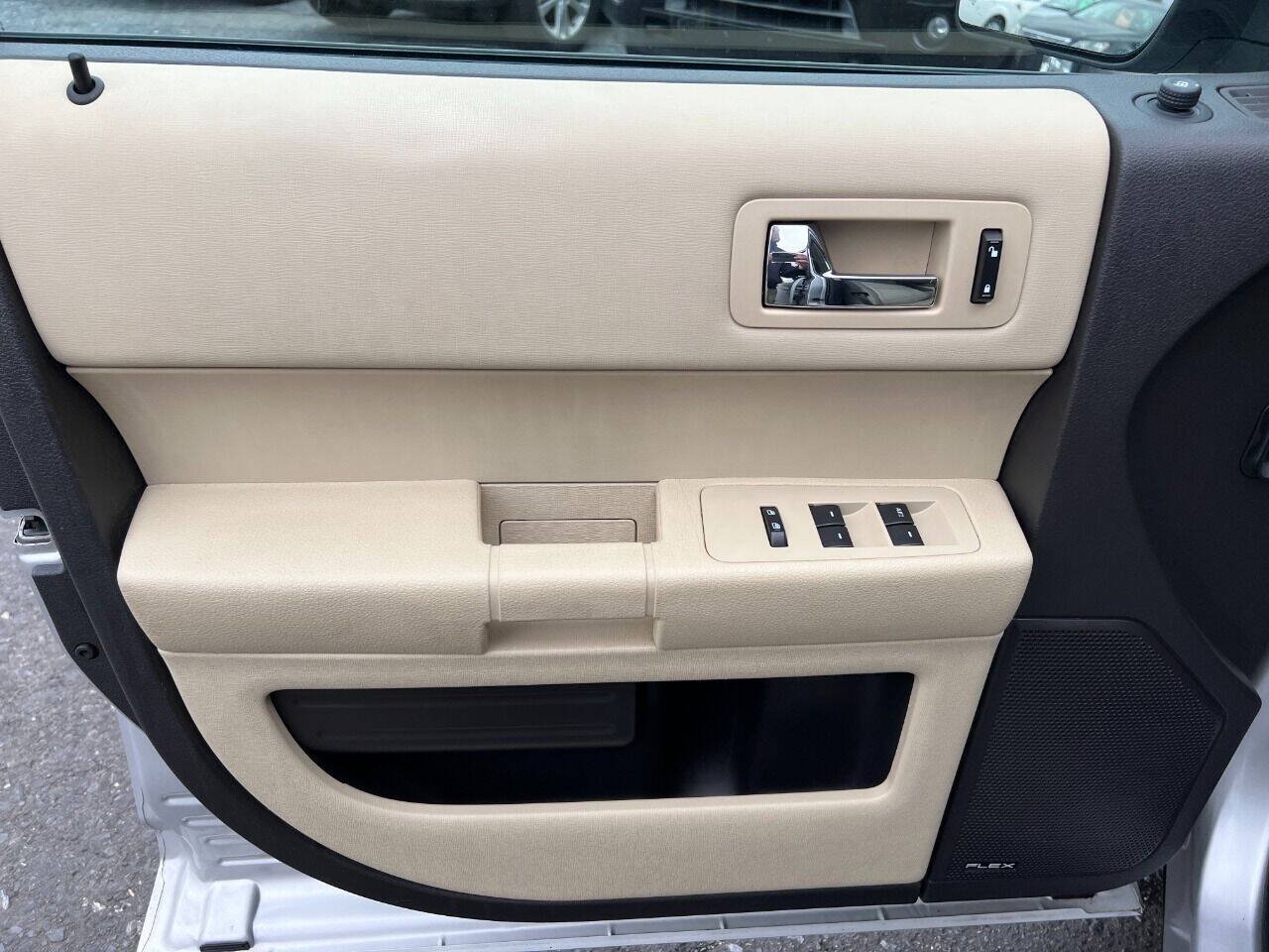 Used 2019 Ford Flex SE FWD image 11
