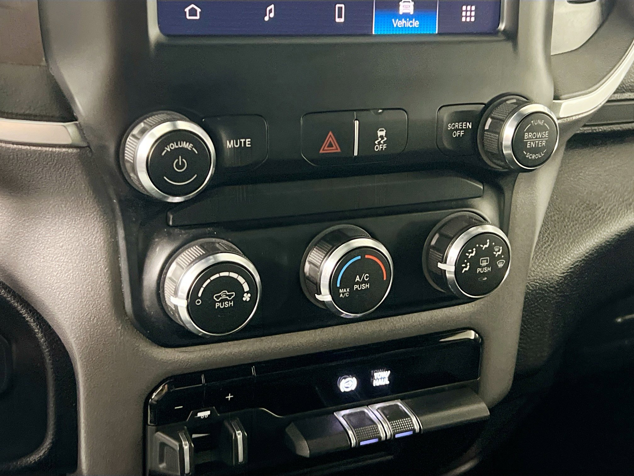 Used 2024 RAM 3500 Big Horn image 27