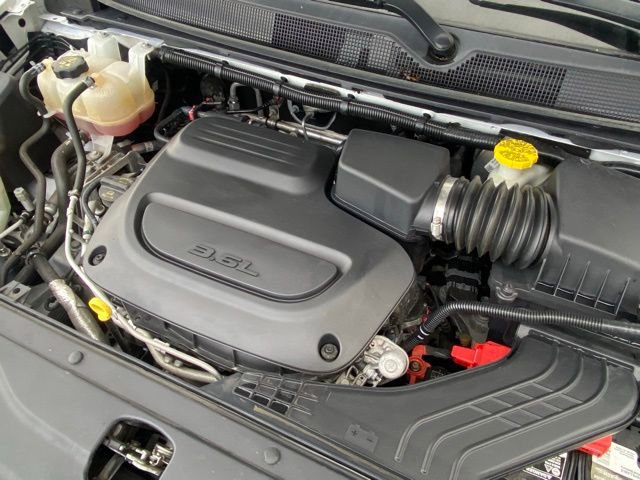 Used 2022 Chrysler Voyager LX FWD image 12