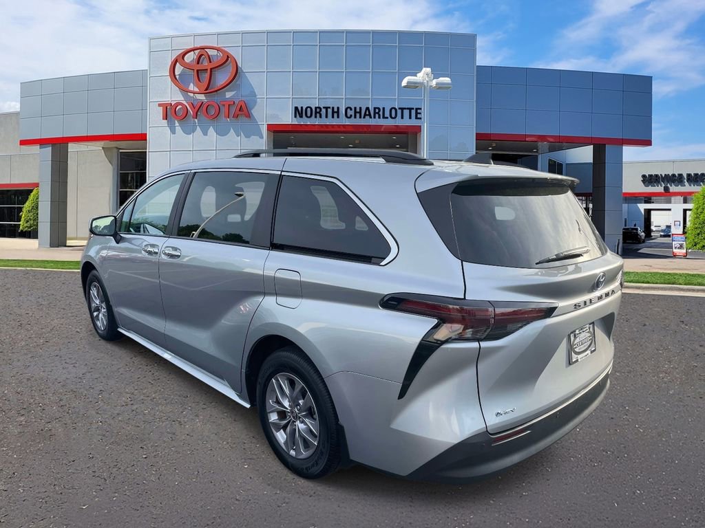 Used 2025 Toyota Sienna XLE image 7