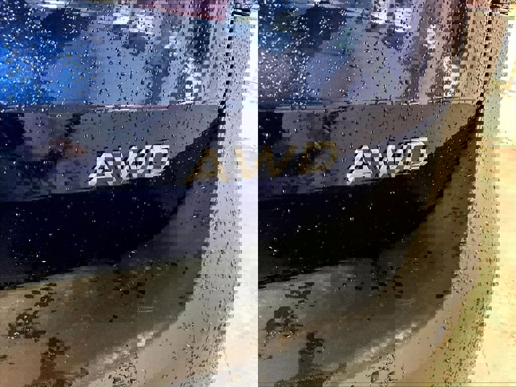 Used 2025 Nissan Kicks SV image 28