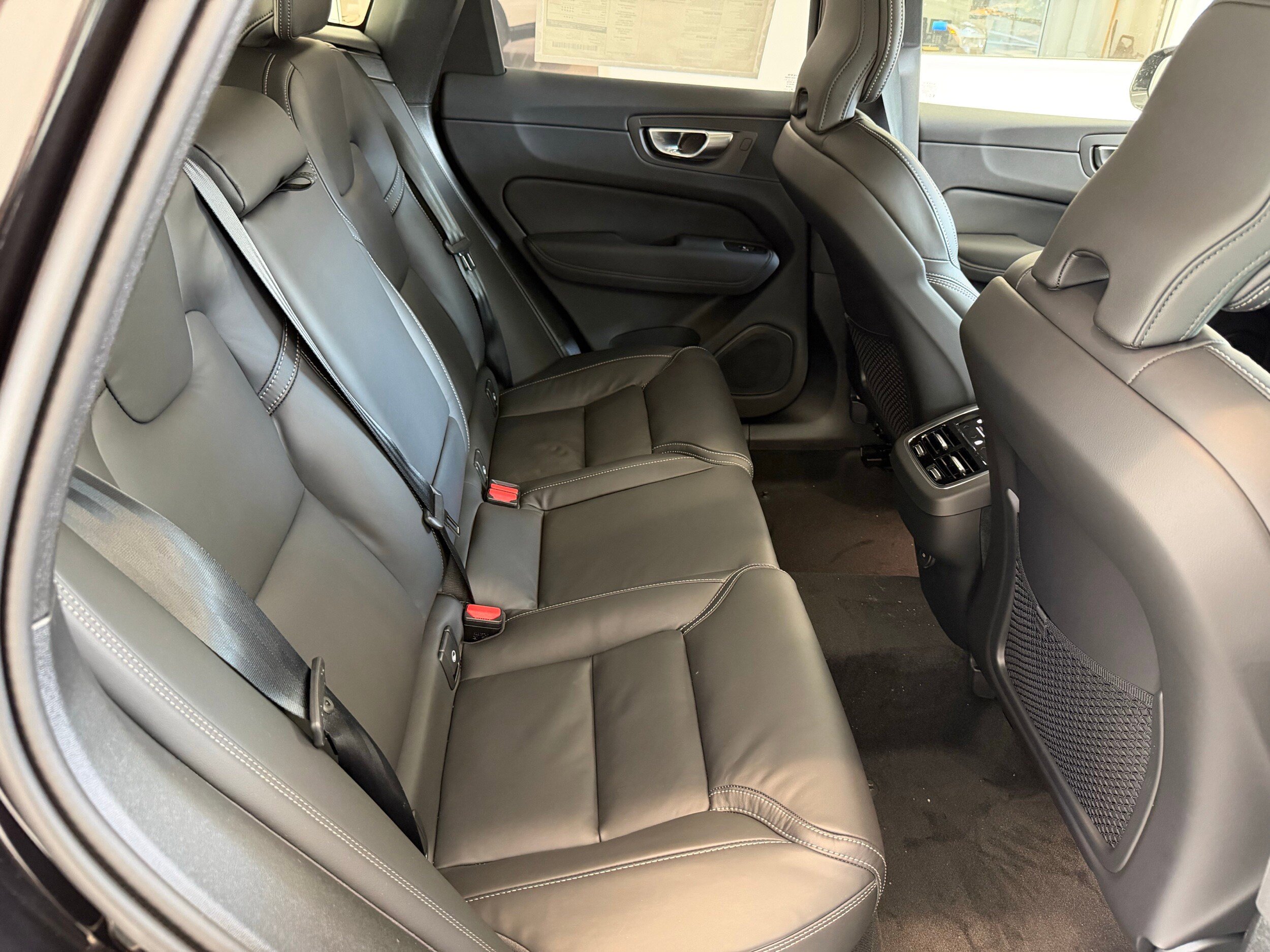 New 2026 Volvo XC60 B5 Ultra w/ Protection Package Premier AWD/4WD image 29