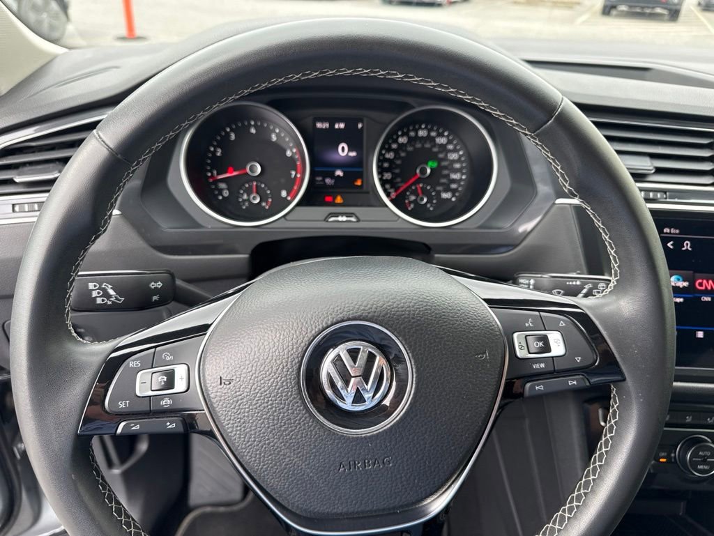 Used 2021 Volkswagen Tiguan SE AWD/4WD image 31